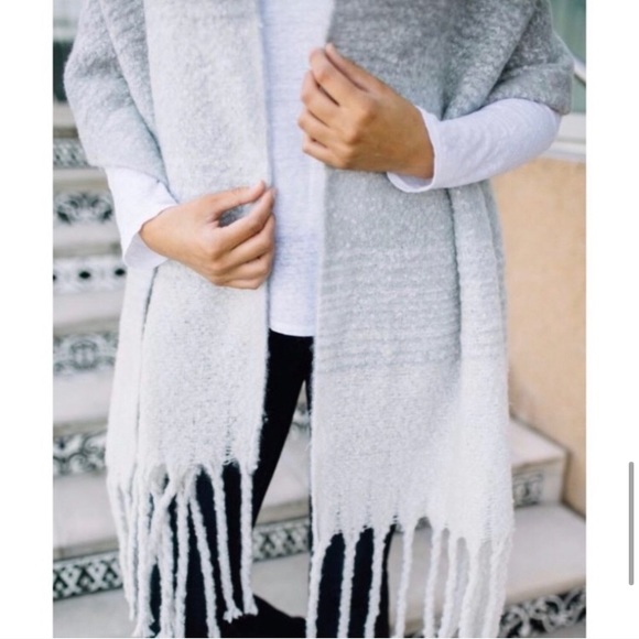 Anthropologie Accessories - Anthropology long chunky ombré scarf